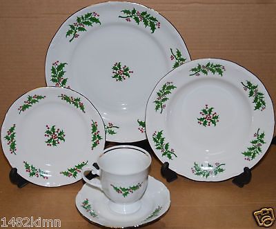 27 pc CHODZIEZ Holly Berries Dinnerware Made in Poland