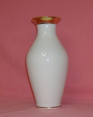 ROYAL PORZELLAN VASE  BAVARIA   HANDARBEIT  7 4/3