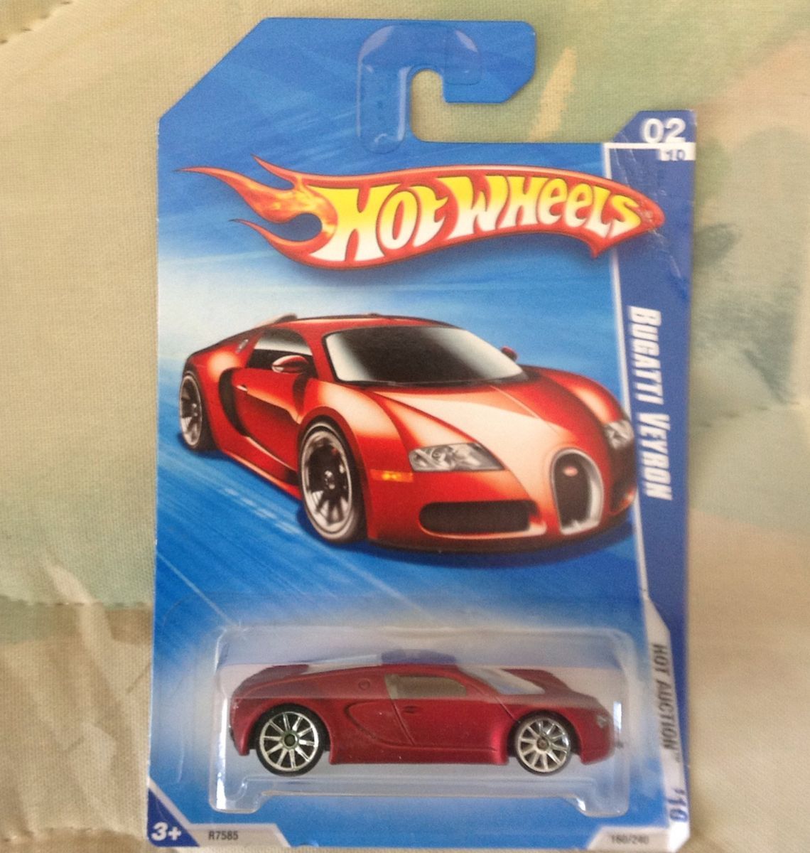 Hot Wheels 2010 Hot Auction Bugatti Veyron Satin Red