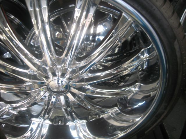 24 Chrome Wheels Rims Escalade Tahoe Avalanche Denali 22